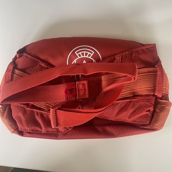 RARE Nike Team USA Fanny Pack. From 2022 team USA winter games athlete kit - Picture 4 of 5